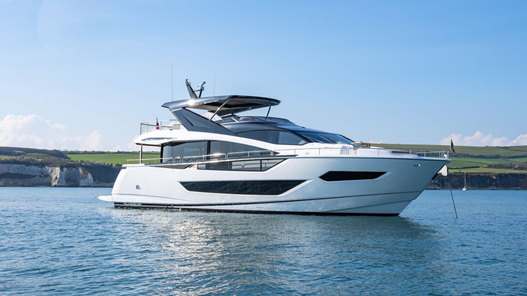 Sunseeker 88 Yacht.jpg Sunseeker 88 Yacht.jpg