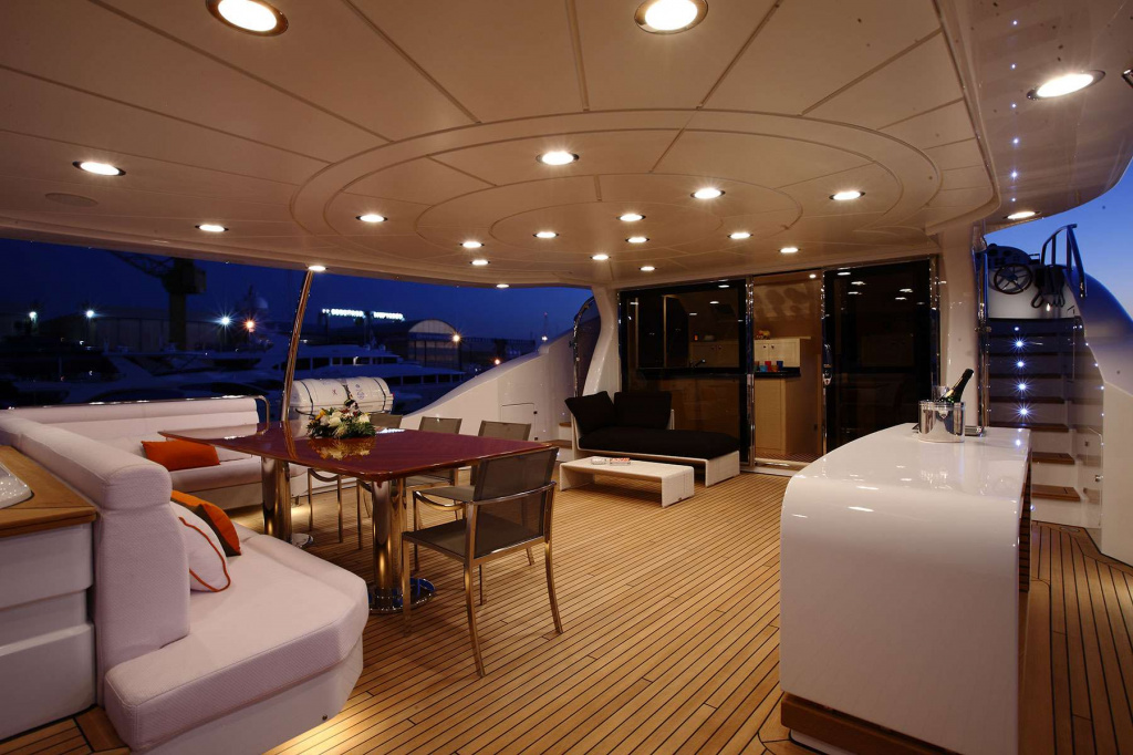 benetti-tradition-105-bt023-streit-interior-1.jpg