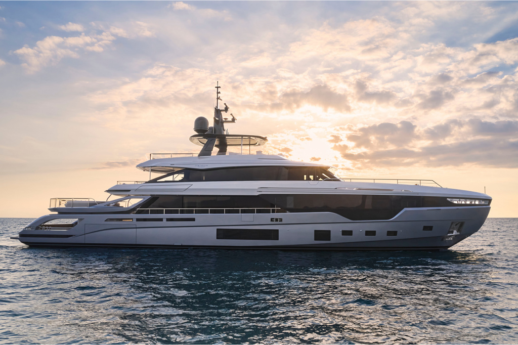 Azimut Grande Trideck.jpg Azimut Grande Trideck.jpg