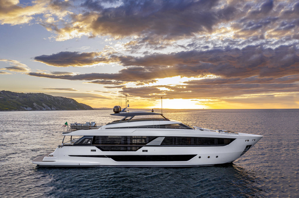 Ferretti Yachts 1000.jpg Ferretti Yachts 1000.jpg