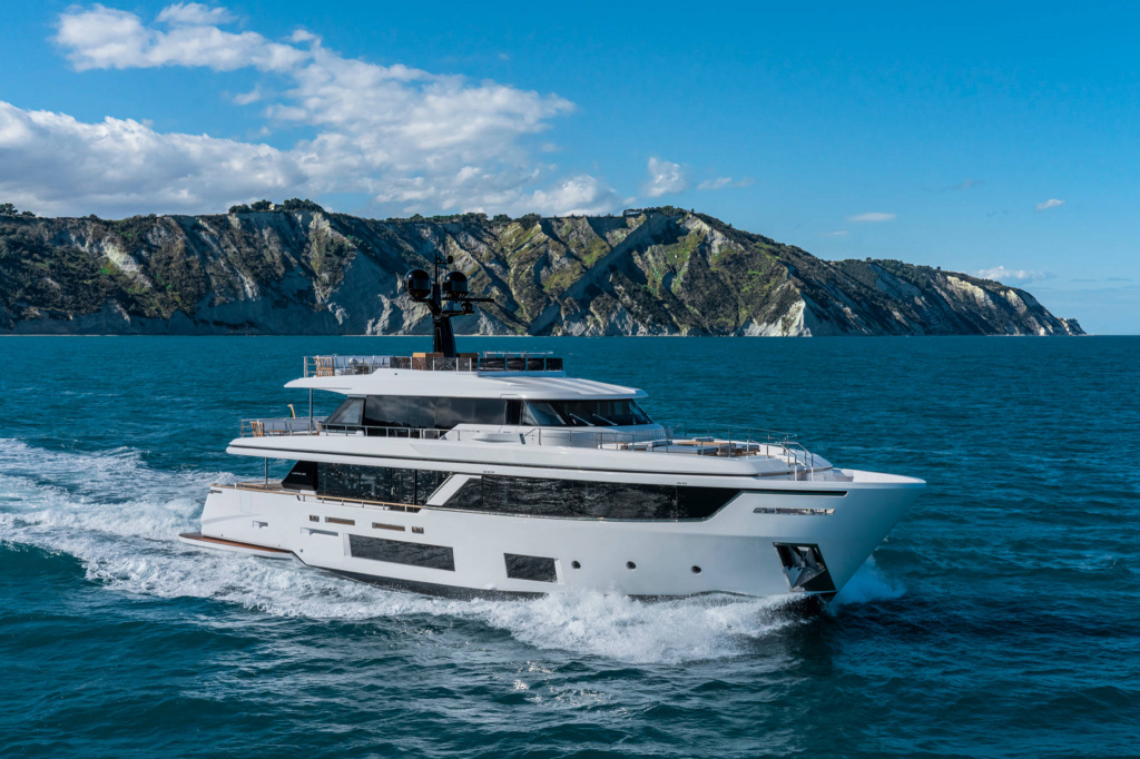 Custom Line Navetta 30.jpg Custom Line Navetta 30.jpg