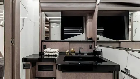 Яхта GALEON 800 FLY