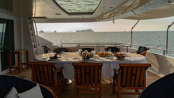 LADY AZUL yacht