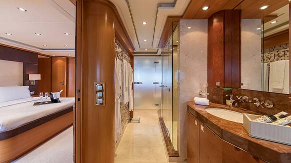 L'EQUINOX yacht