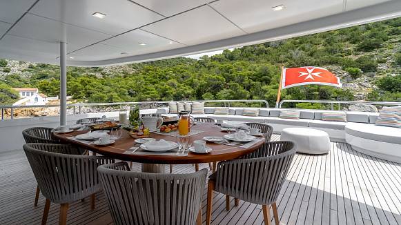 JAZ yacht