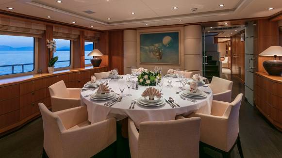 L'EQUINOX yacht
