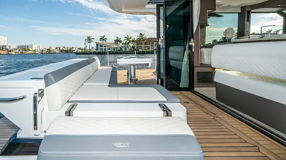 Яхта GALEON 400 FLY