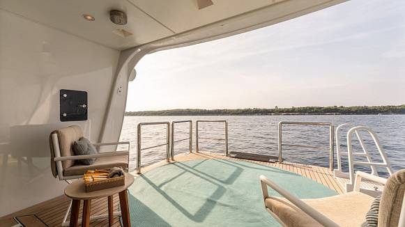 AHS yacht