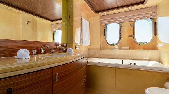 VERTIGO yacht