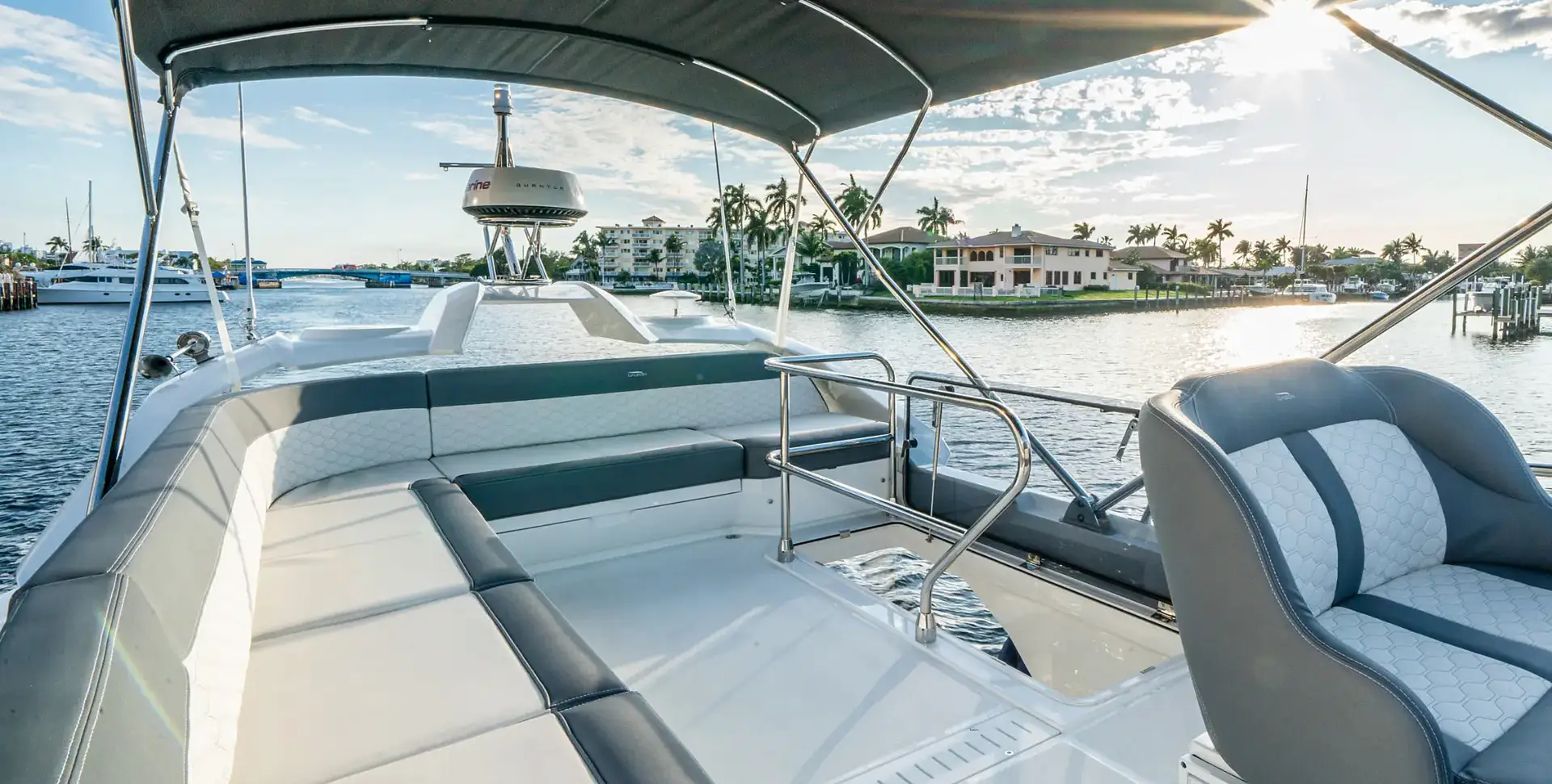 Яхта GALEON 400 FLY