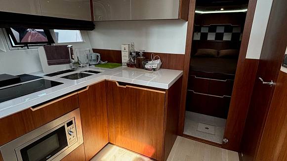 Яхта GALEON 445 HTS