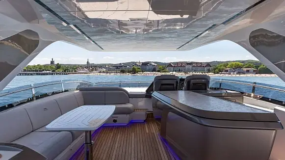 Яхта GALEON 800 FLY