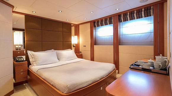 L'EQUINOX yacht