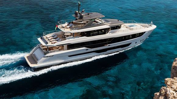 Яхта MAJESTY 112 TERRACE