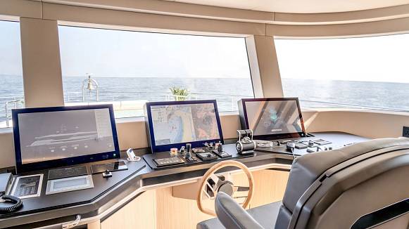 Яхта MAJESTY 100 TERRACE