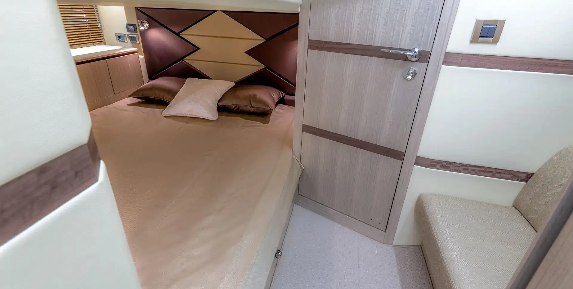 Яхта GALEON 405 HTS