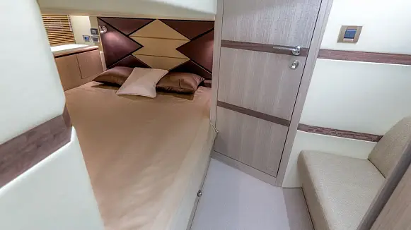 Яхта GALEON 405 HTS