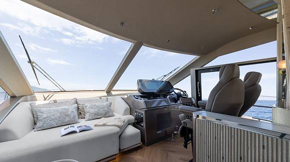 Яхта GALEON 620 FLY