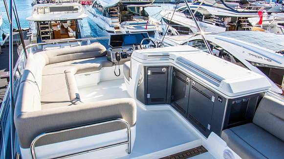 Яхта GALEON 480 FLY