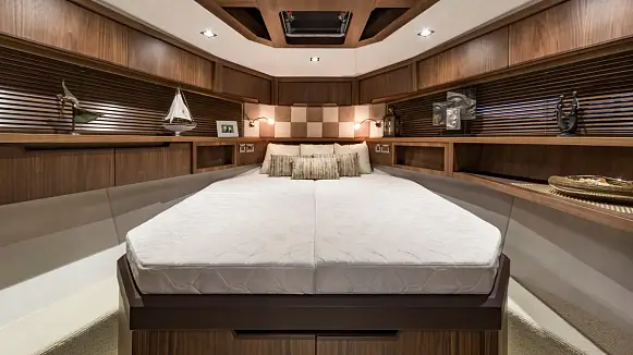 Яхта GALEON 485 HTS