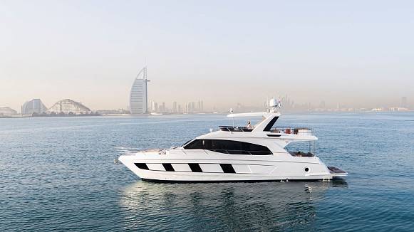 Яхта Majesty 62