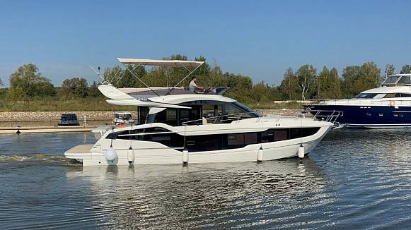 Яхта Galeon 440 FLY