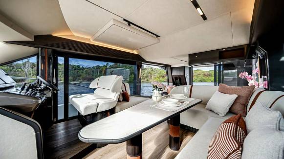 Яхта GALEON 520 FLY