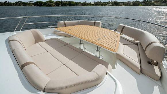 Яхта GALEON 520 FLY