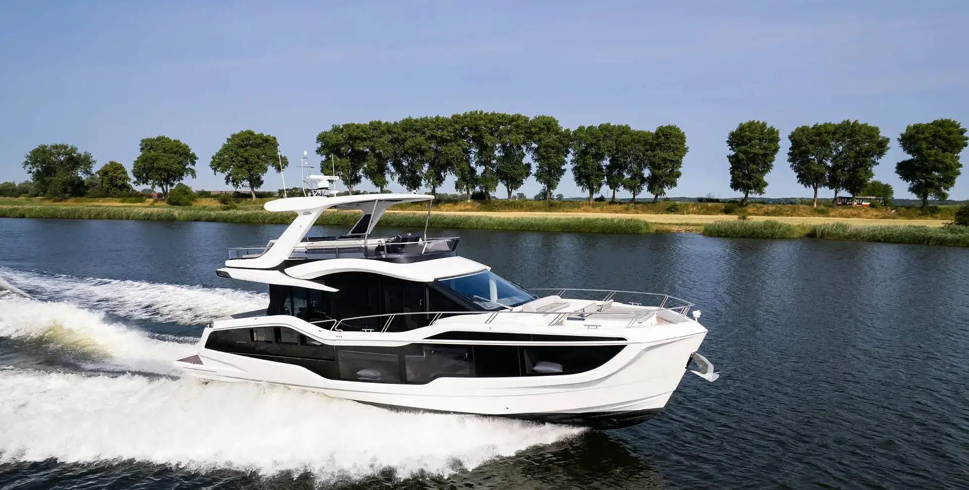 Яхта GALEON 560 FLY