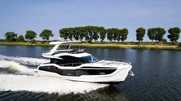 Яхта GALEON 560 FLY