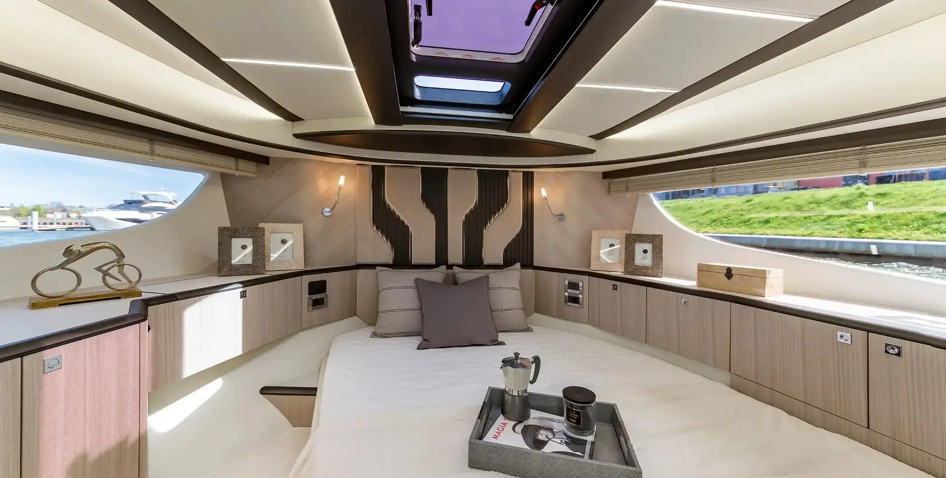 Яхта GALEON 440 FLY
