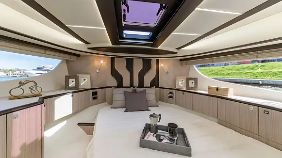 Яхта GALEON 440 FLY