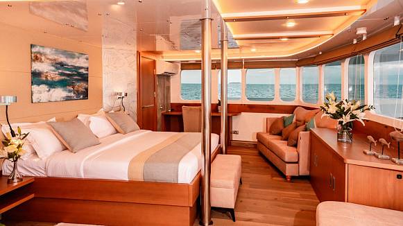 ALICE yacht