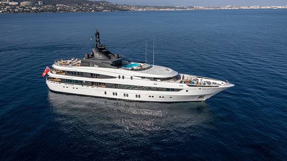AHS yacht
