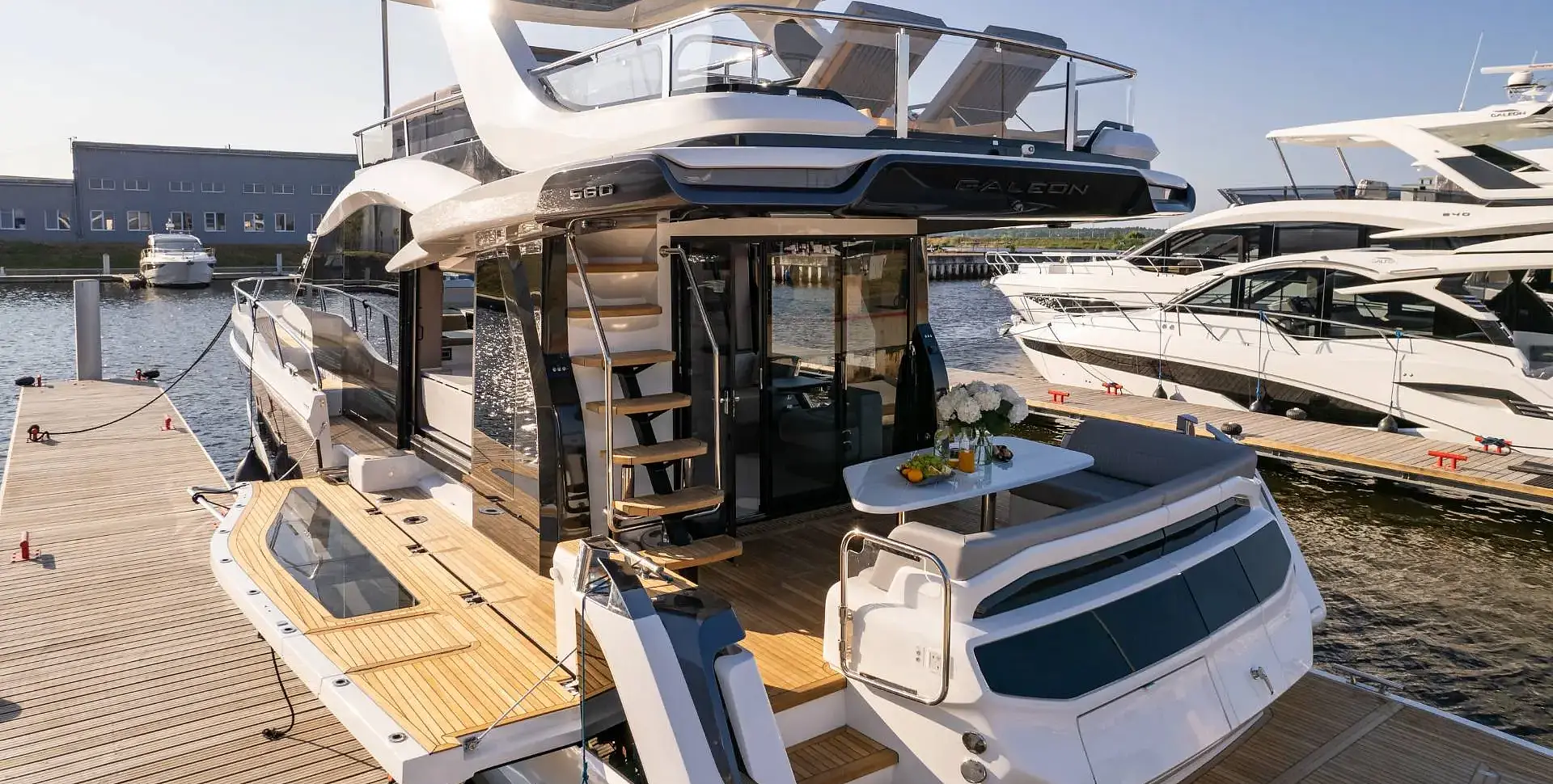 Яхта GALEON 560 FLY