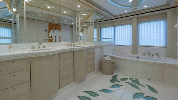 LADY AZUL yacht