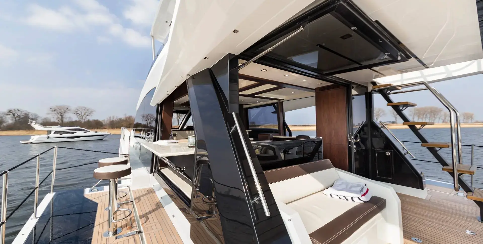 Яхта GALEON 640 FLY