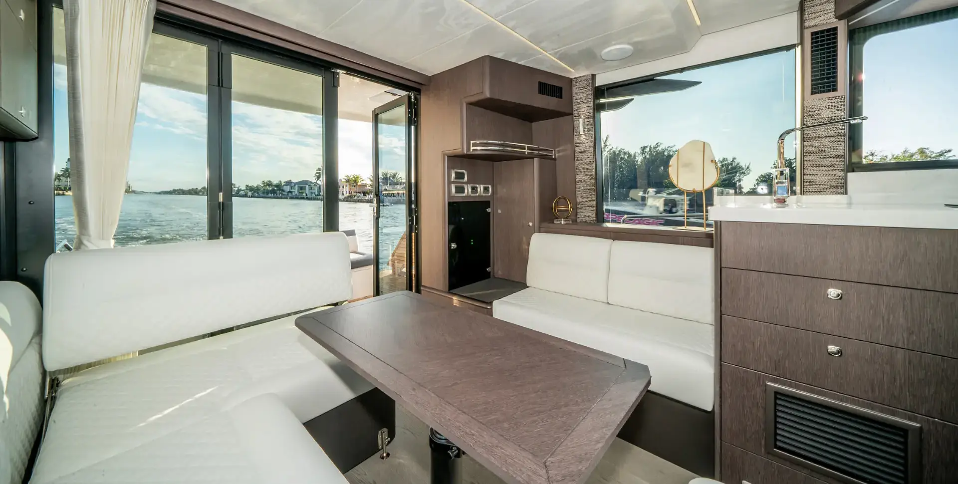 Яхта GALEON 400 FLY