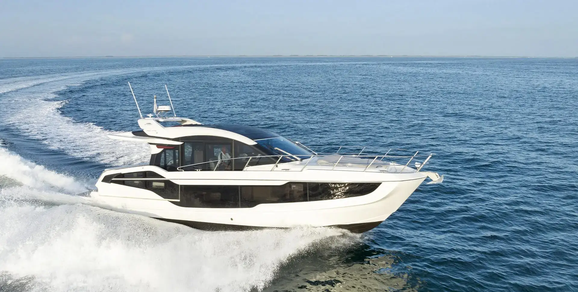 Яхта GALEON 450 HTC