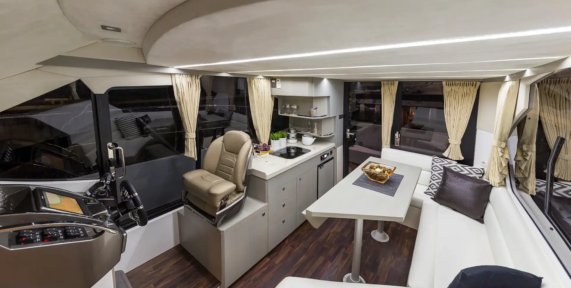 Яхта GALEON 360 FLY