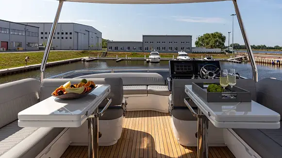 Яхта GALEON 560 FLY