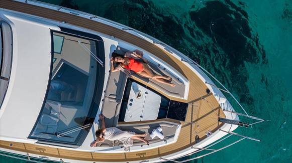 Яхта GALEON 480 FLY