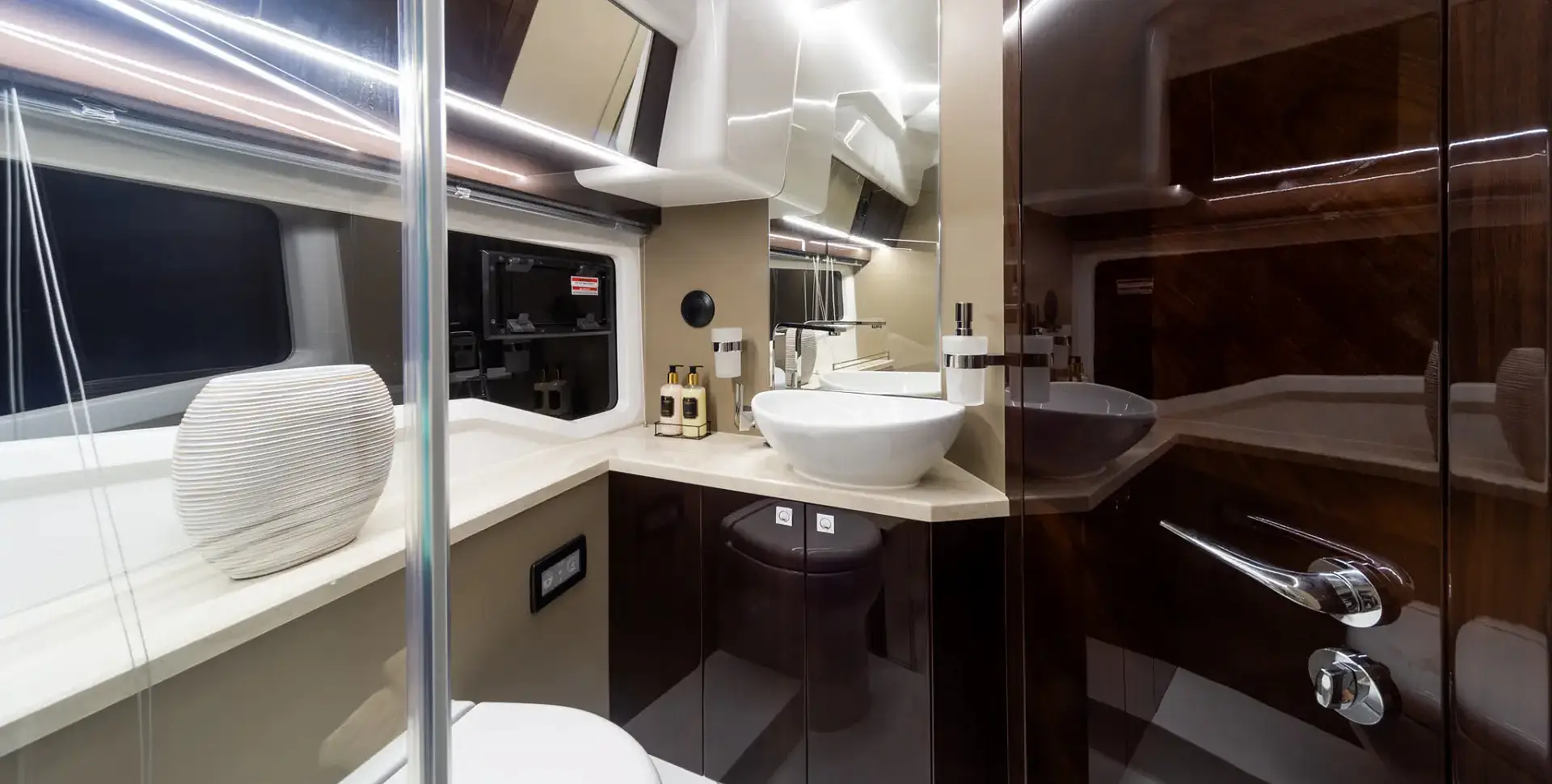 Яхта GALEON 410 HTC