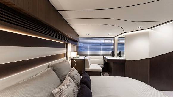 Яхта GALEON 510 SKY