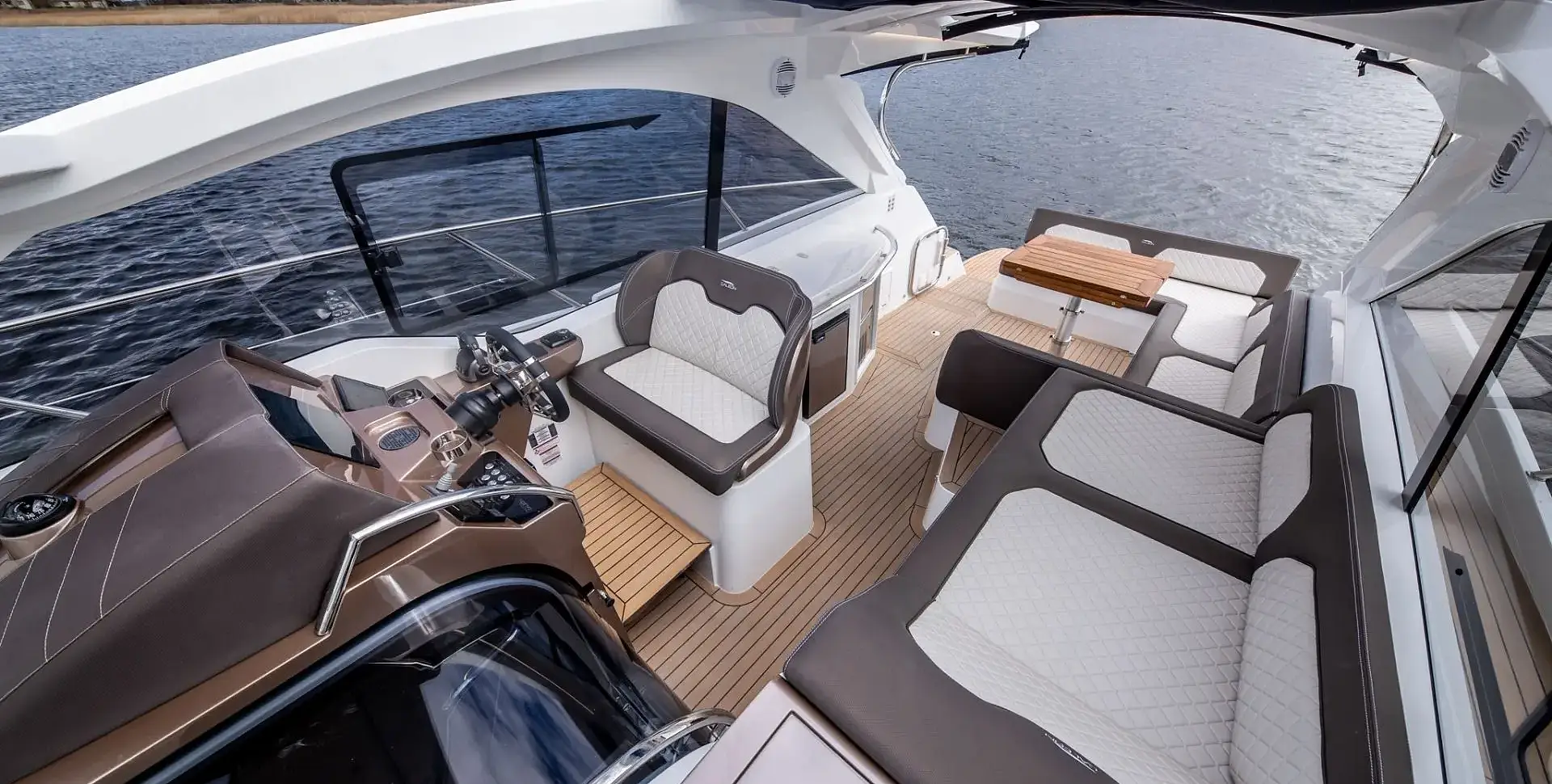 Яхта GALEON 405 HTS