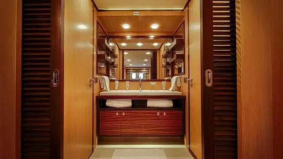 LARGO yacht