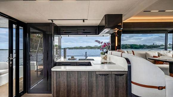 Яхта GALEON 520 FLY