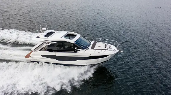 Яхта GALEON 410 HTC