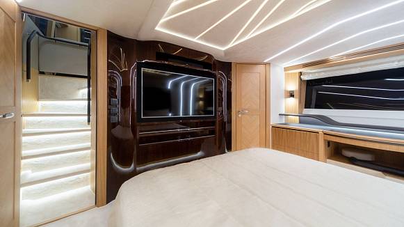 Яхта GALEON 680 FLY