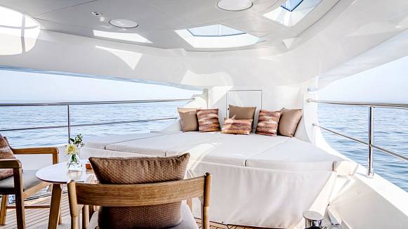 Яхта MAJESTY 100 TERRACE